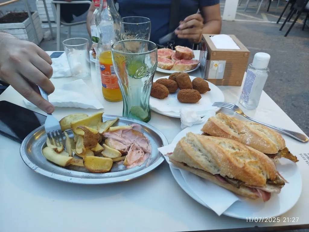 Bar La Plaça_Sant Climent de Llobregat_slider_image_2