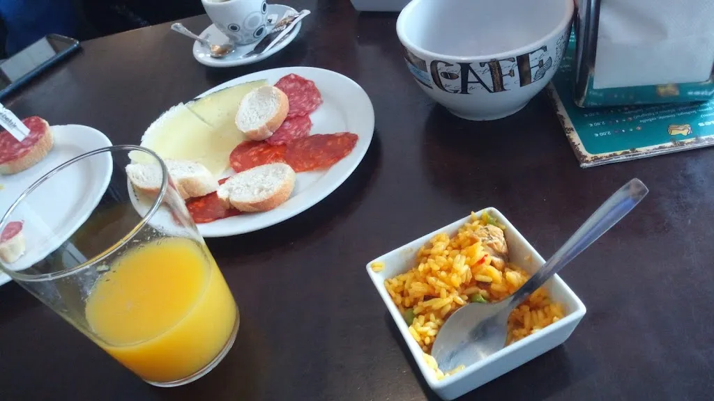 Saul Peres_Cafe Bar Burguer RIL 'S_Noia_review