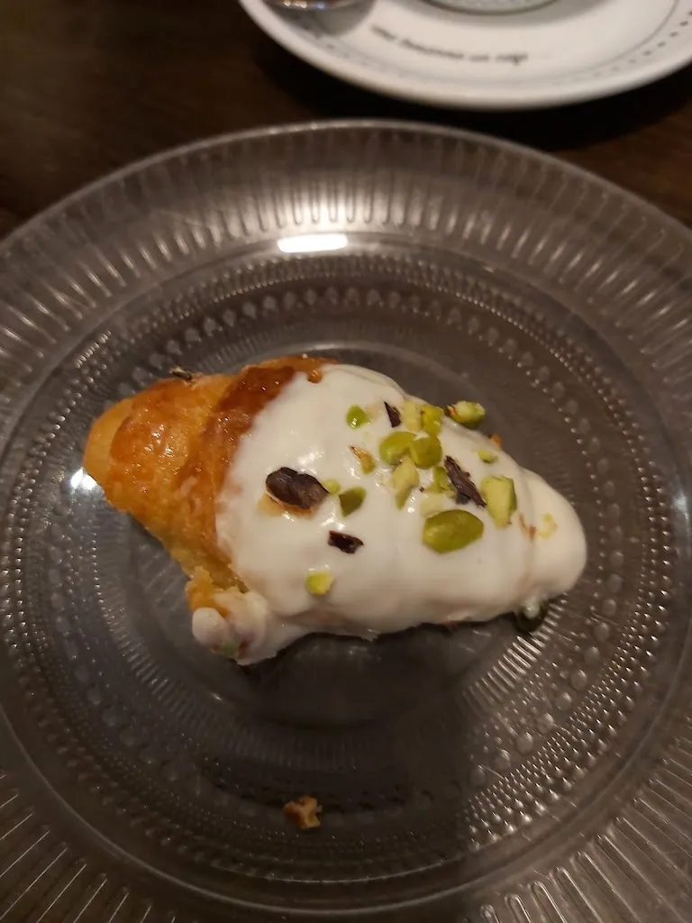 Nadia Ramirez_Confitería Dominga_Noia_review