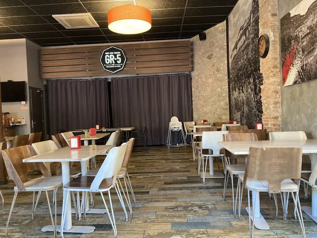 Cristina Clara_Bar Restaurant La Plaça/ gr5 /antic cafè d'abaix_Sant Feliu de Codines_review