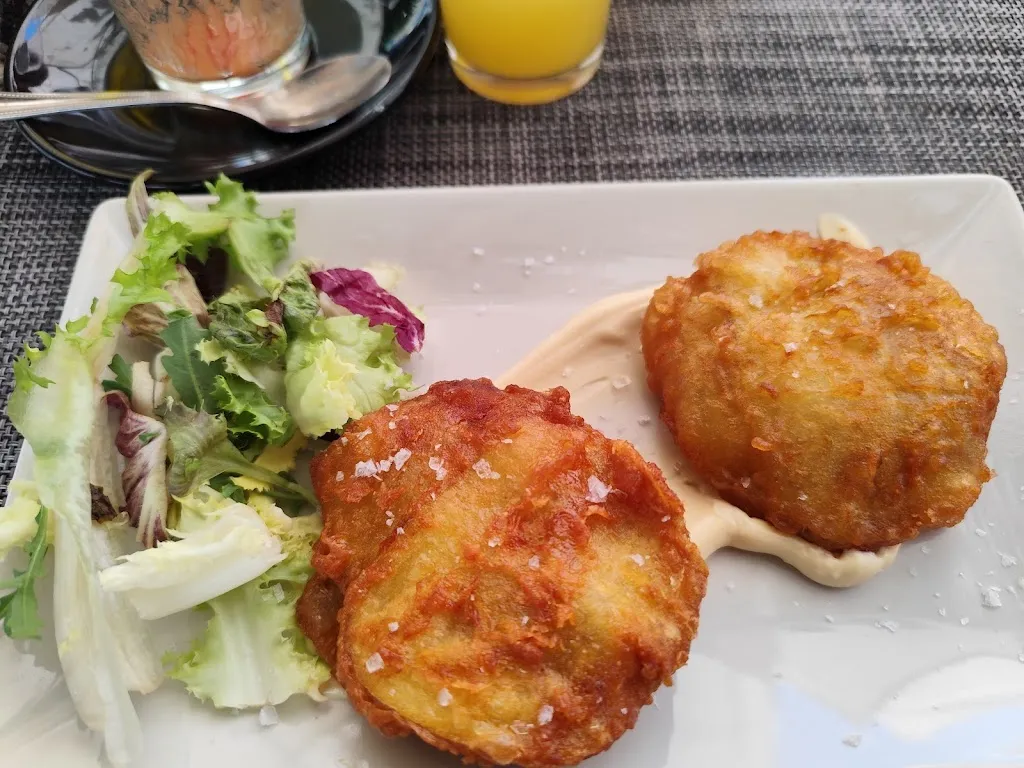 Mariia Isekeeva_Bar Restaurant La Plaça/ gr5 /antic cafè d'abaix_Sant Feliu de Codines_review