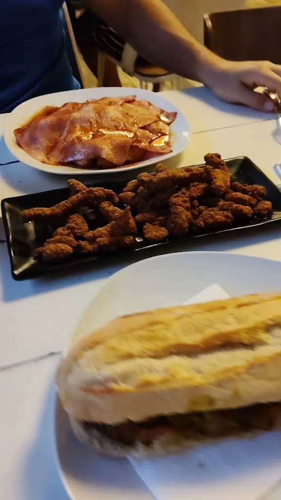 Bar Restaurant La Plaça/ gr5 /antic cafè d'abaix_Sant Feliu de Codines_slider_image_2