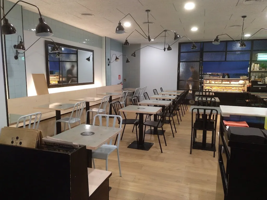 Bar Restaurante "Los Olmos 2" restaurant in Sant Adrià de Besòs