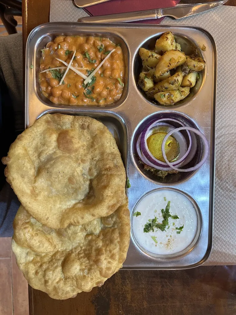 Matija Milenovic_Apni Haveli_Sant Adrià de Besòs_avis