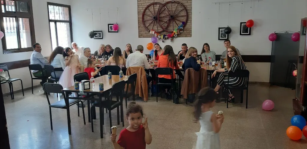 Bar-Restaurant Les Rodes restaurant in Sant Adrià de Besòs