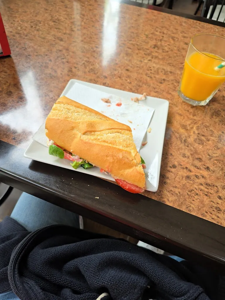 Pedro G_Bar restaurante familia_Sant Adrià de Besòs_recensione