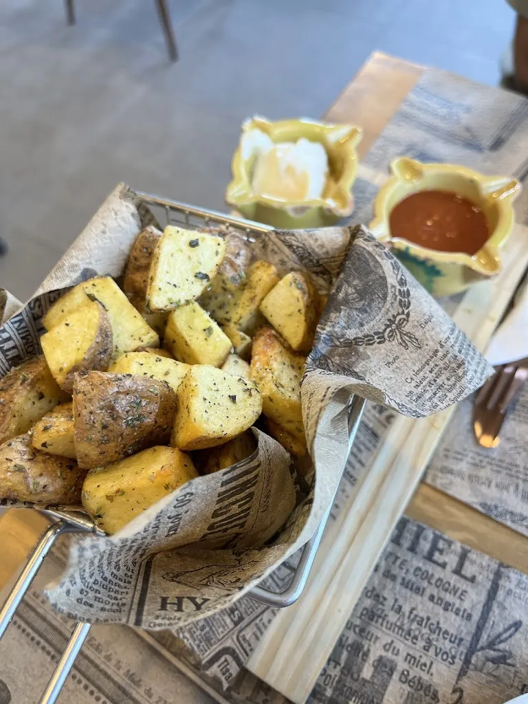 Aastha Kashyap_El Capricho Brunch & Cafeteria_Sant Adrià de Besòs_review