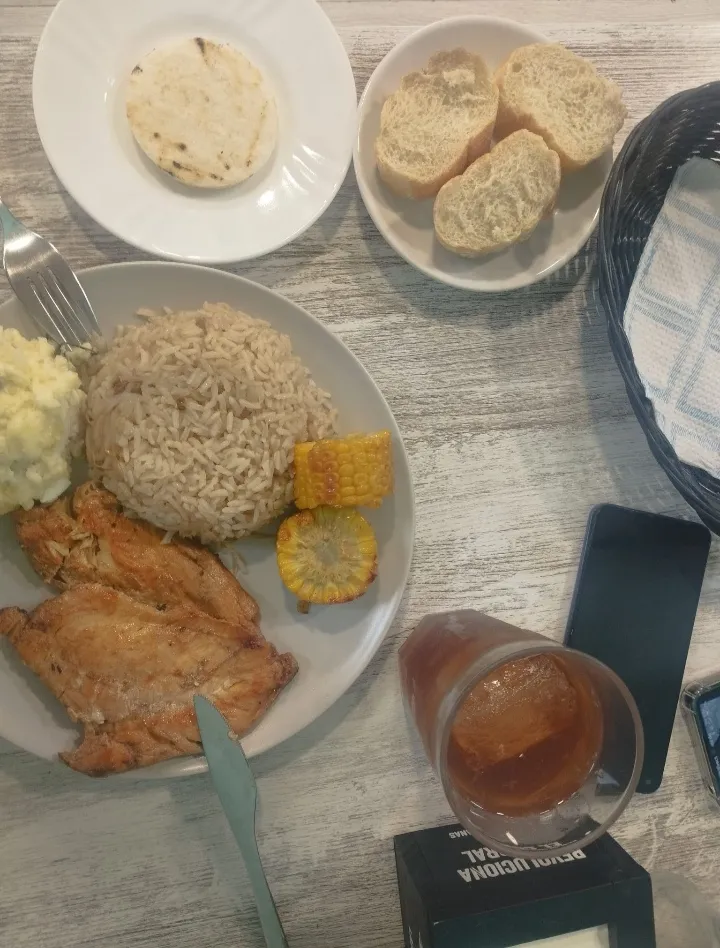 Menu_El Rincón Paisa 🇨🇴_Sant Boi de Llobregat_immagine_7