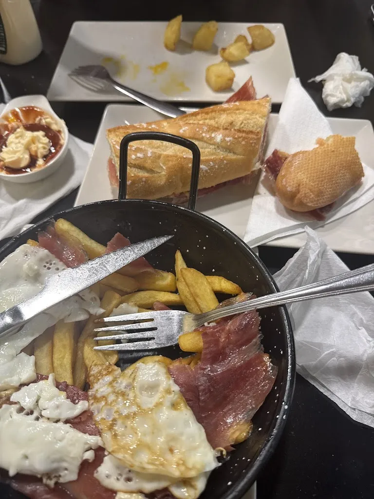 Michelle Filimonova_Lucky_Sant Boi de Llobregat_review