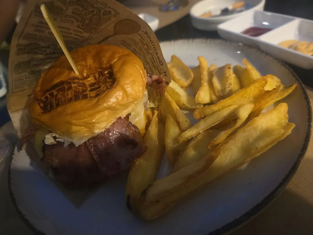 Douglas Cordeiro_Kairós Burgers_Sant Julià de Vilatorta_review