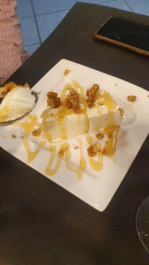 Esther r. f_Bar restaurant Avenida_Sant Joan de Vilatorrada_recensione