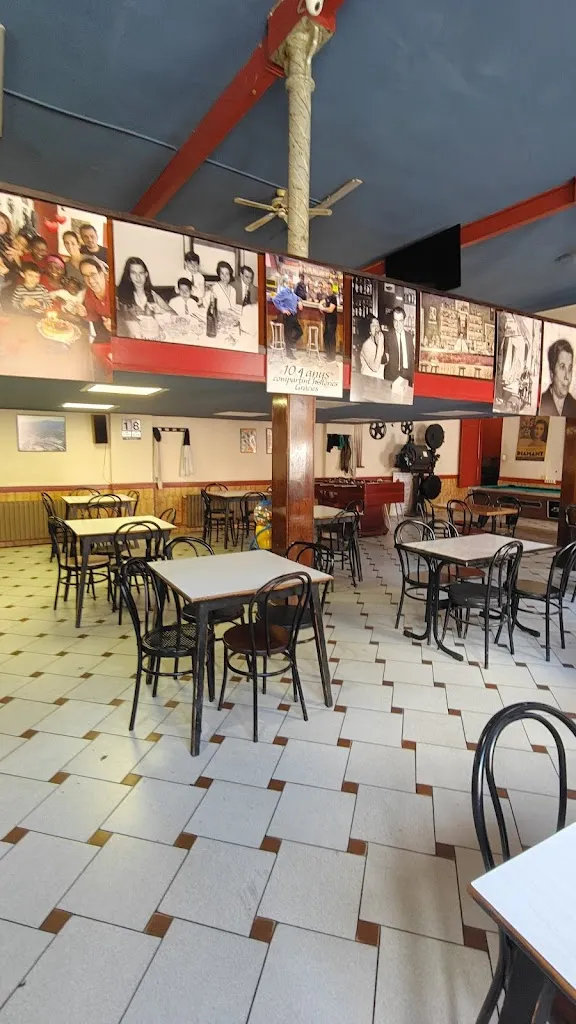 Cafè-Bar Royal restaurant in Sant Llorenç Savall