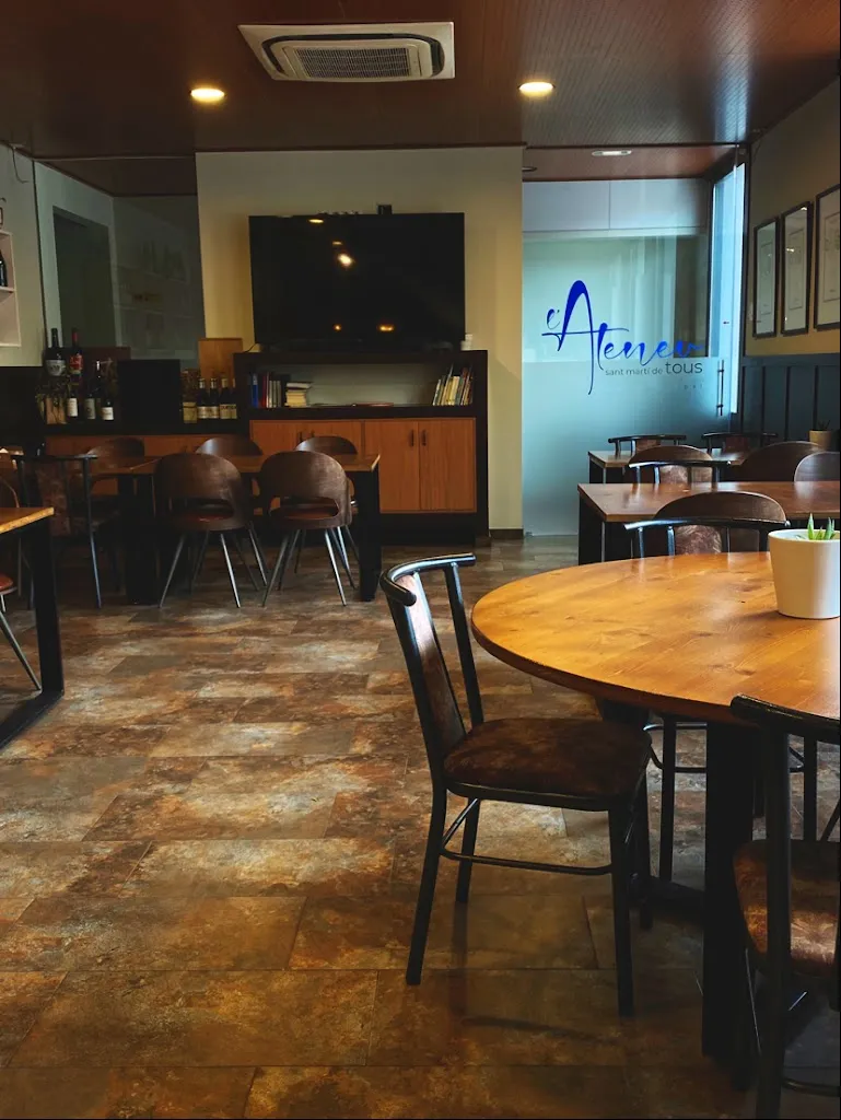 Ateneu de Tous ristorante a Sant Martí de Tous