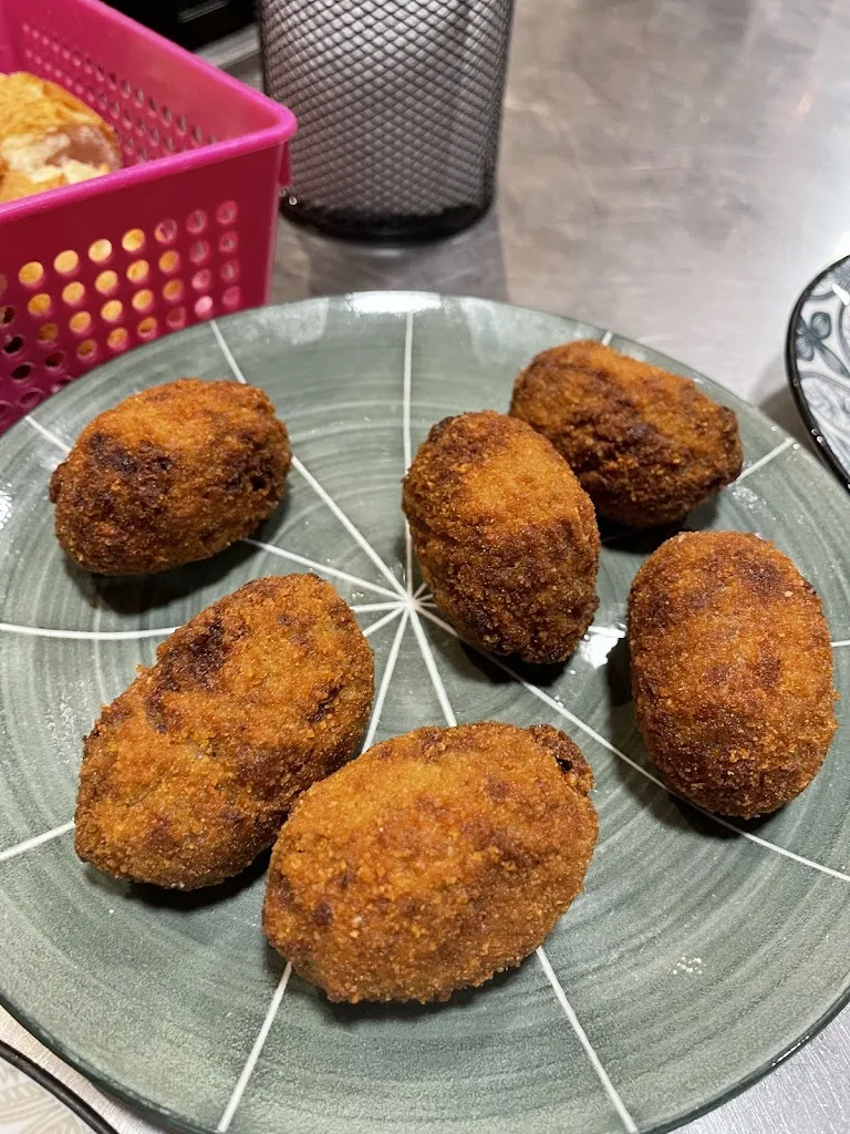 Isi Saucedo_BAR MARTIÑÁN_Sant Joan Despí_review