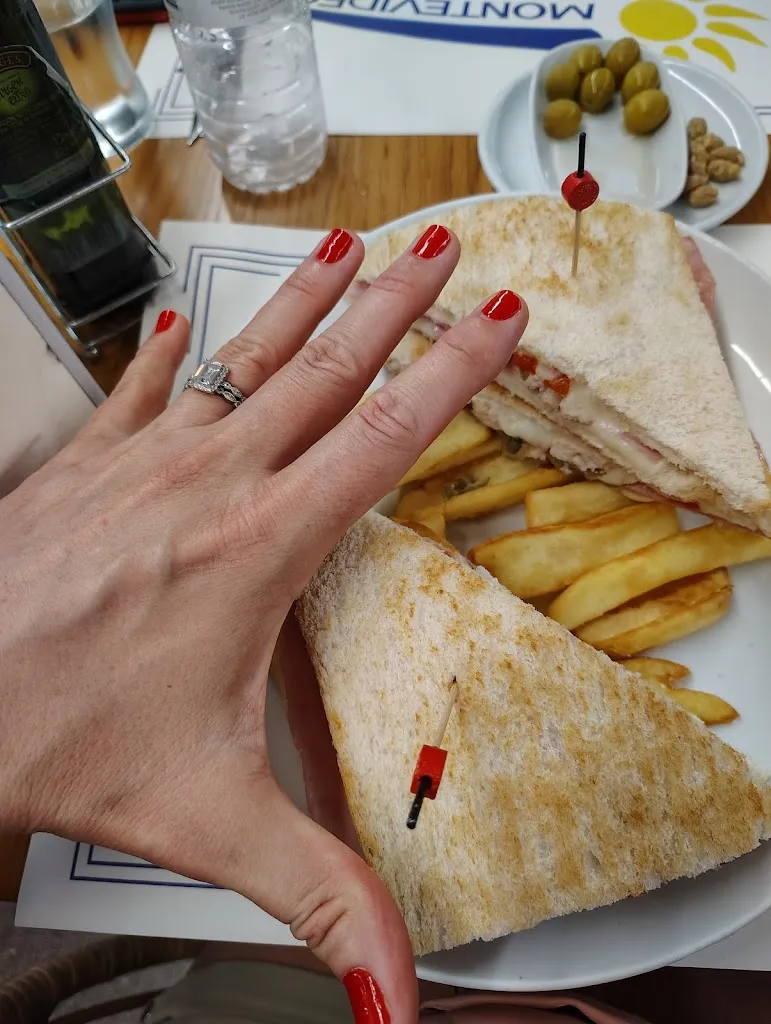 Sheila Shirley_Restaurante Pizzería Montevideo Despí_Sant Joan Despí_Bewertung