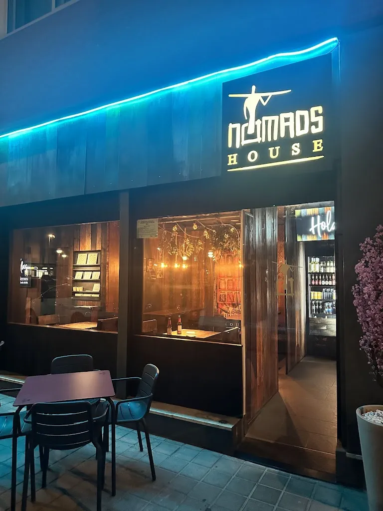 Nomads House Bar ristorante a Sant Joan Despí