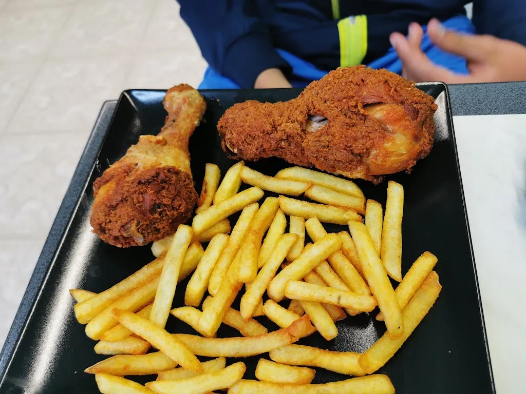 SARROCA PIZZA KEBAB restaurant in Sant Martí Sarroca