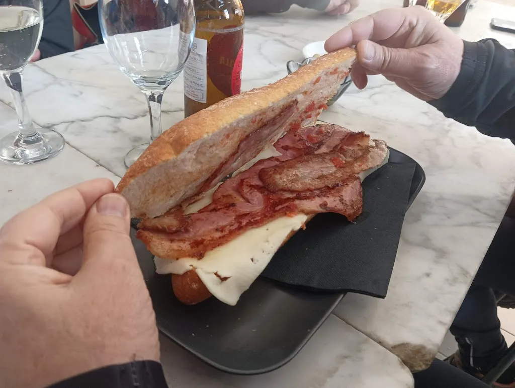 Snack Bar El Centre restaurant à Sant Martí Sarroca