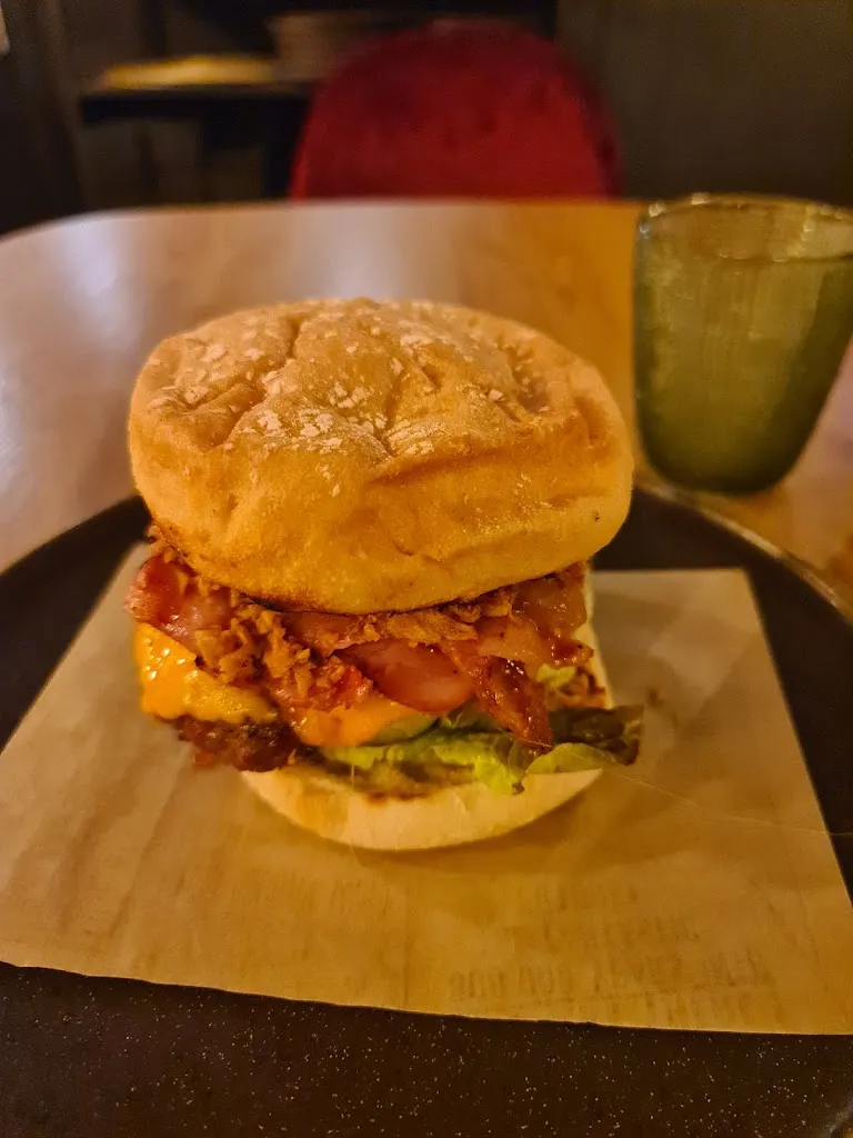 Aleksey Smyrnov_El Clandestí_Sant Feliu de Llobregat_review