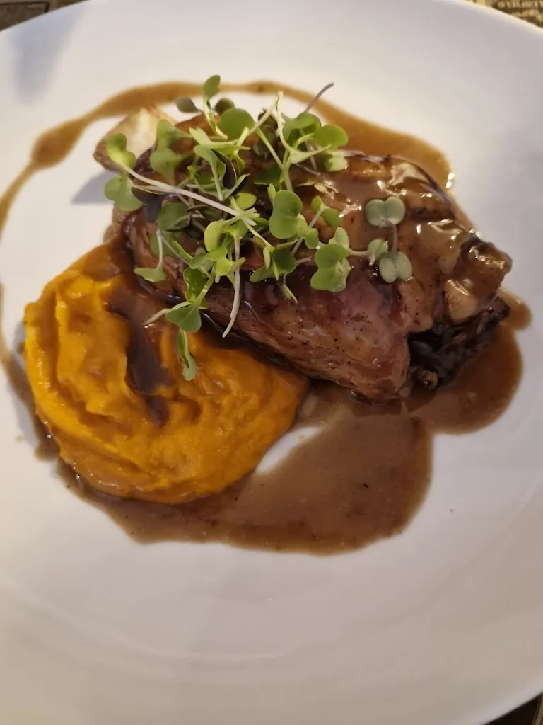 Nuria R_La Gola del Llop_Sant Pere de Torelló_review