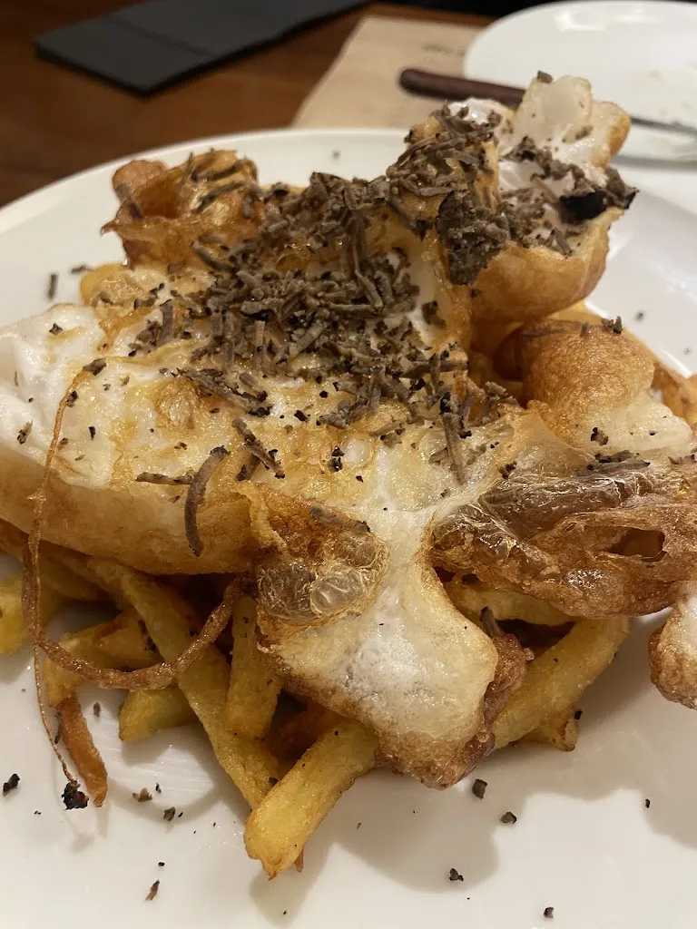 Ash Yao_Can Ton_Santa Eulàlia de Riuprimer_review