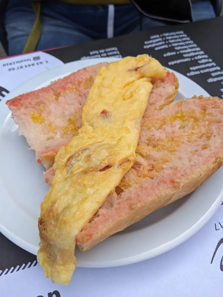 Ant L (Funky Dog)_La Sala_Santa Eulàlia de Ronçana_review