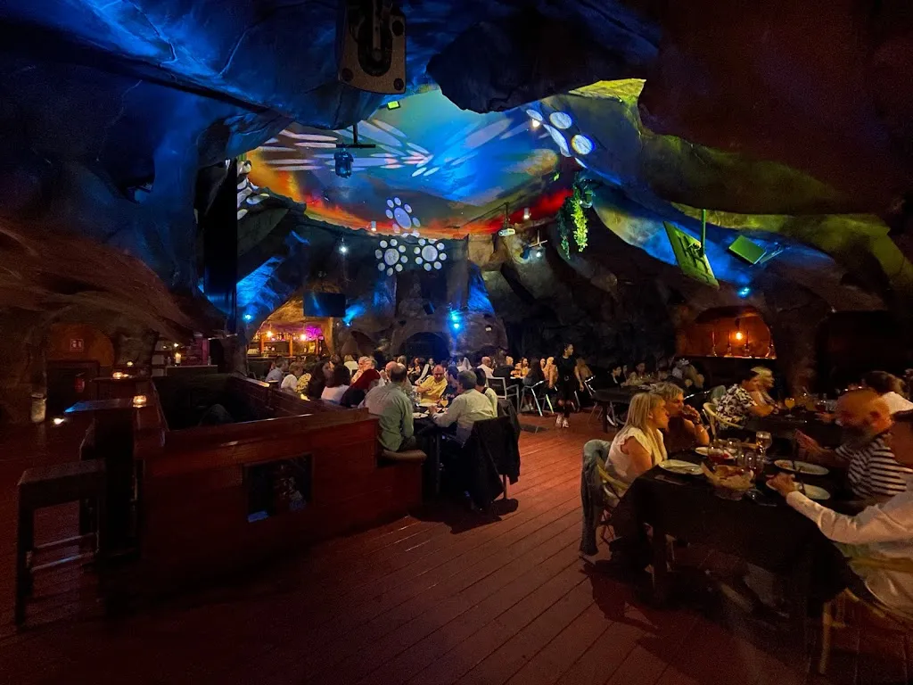 LA COVA de Sant Quirze restaurant in Sant Quirze del Vallès