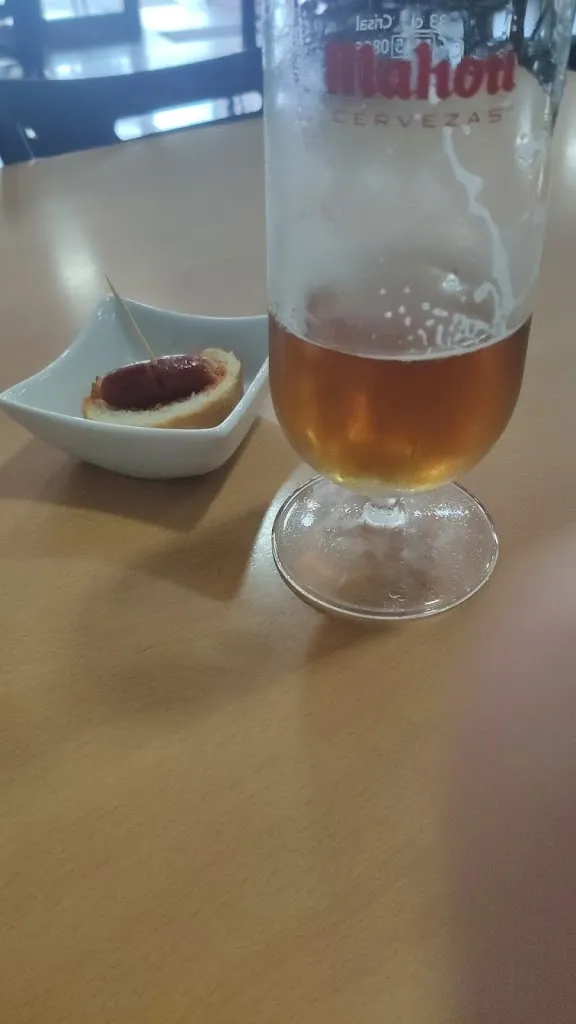 Francisco Javier Escudero Rodríguez_bar la giralda_Santa Maria de Martorelles_review