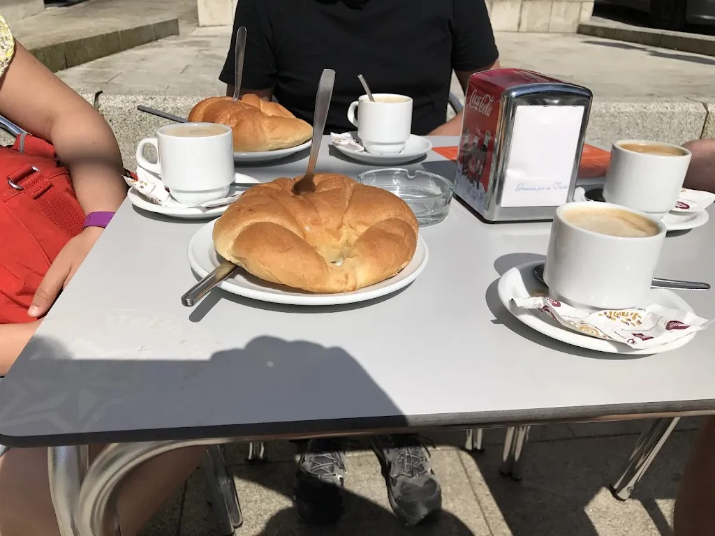 Tom Fisher_Meson O Facho_Pobra do Caramiñal A_review