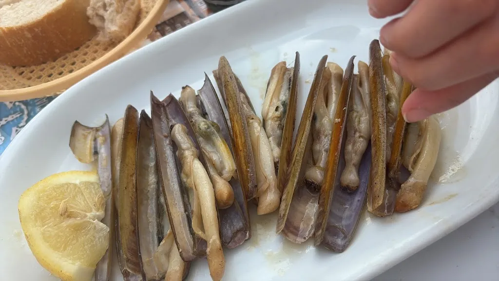 paco nogales_Meson O Facho_Pobra do Caramiñal A_review