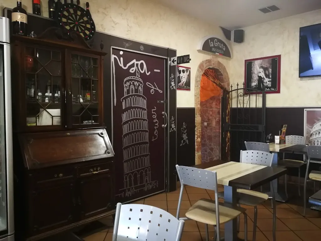 La Dolce Vita de Montbui & La Gruta restaurant in Santa Margarida de Montbui