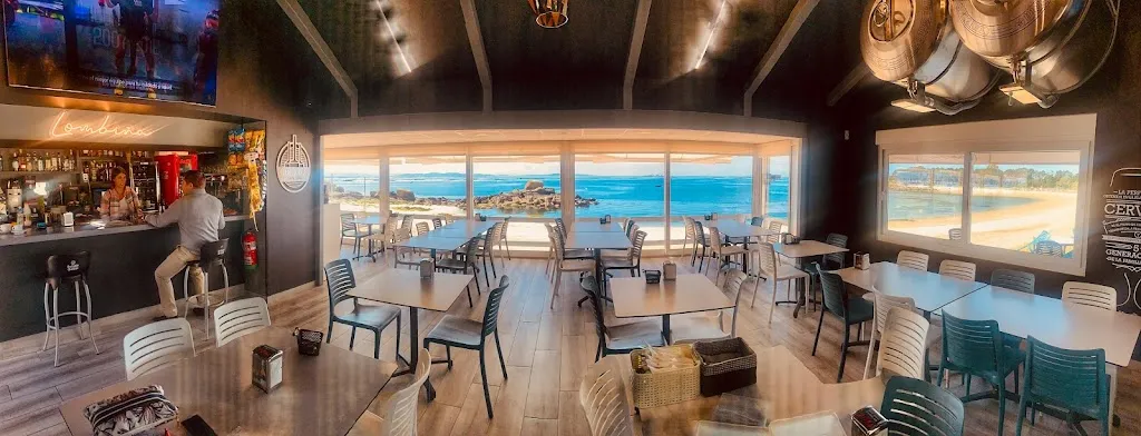 Bar Lombiña (Playa Cabio) restaurant in Pobra do Caramiñal A