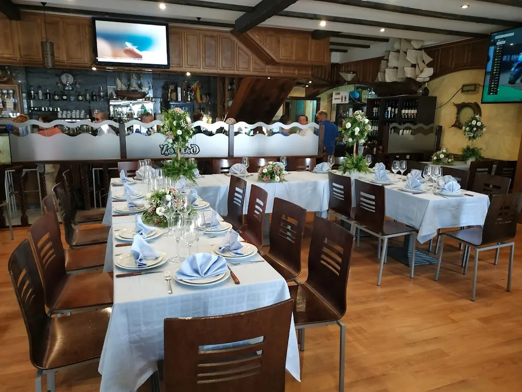 Cafe Bar O Galeon restaurant in Pobra do Caramiñal A