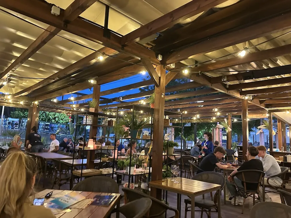 traxter 211_King's Grand Cafe_Santa Susanna_review