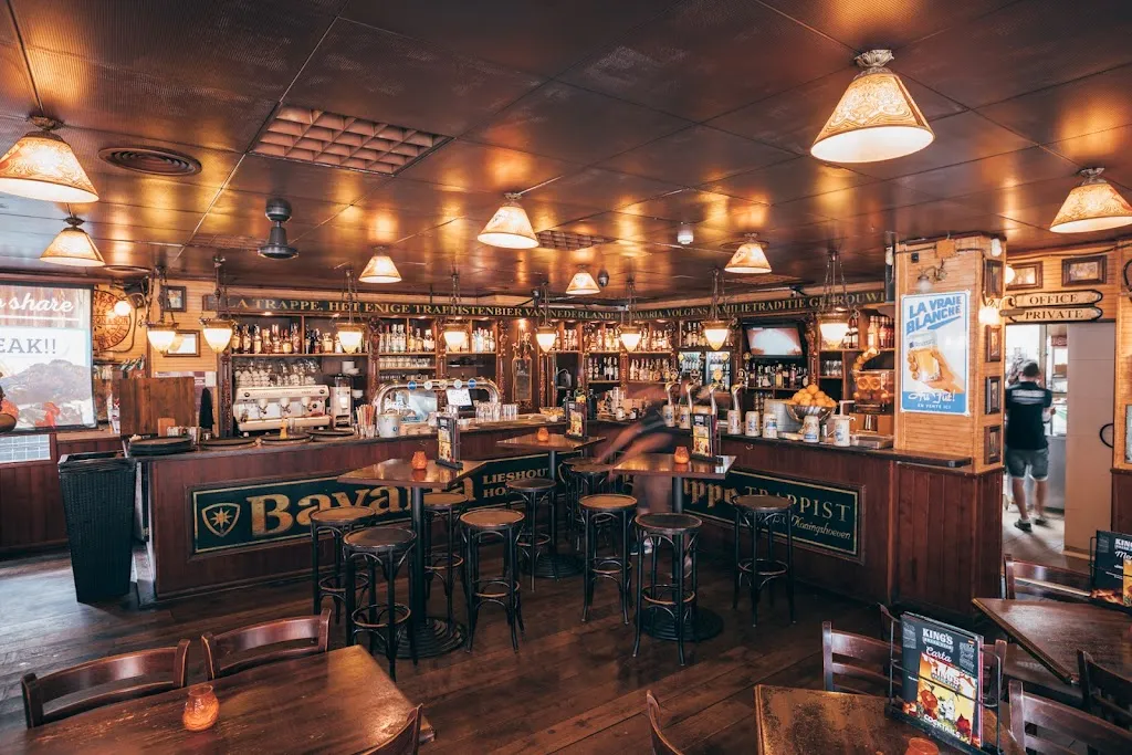 King's Grand Cafe restaurant in Santa Susanna