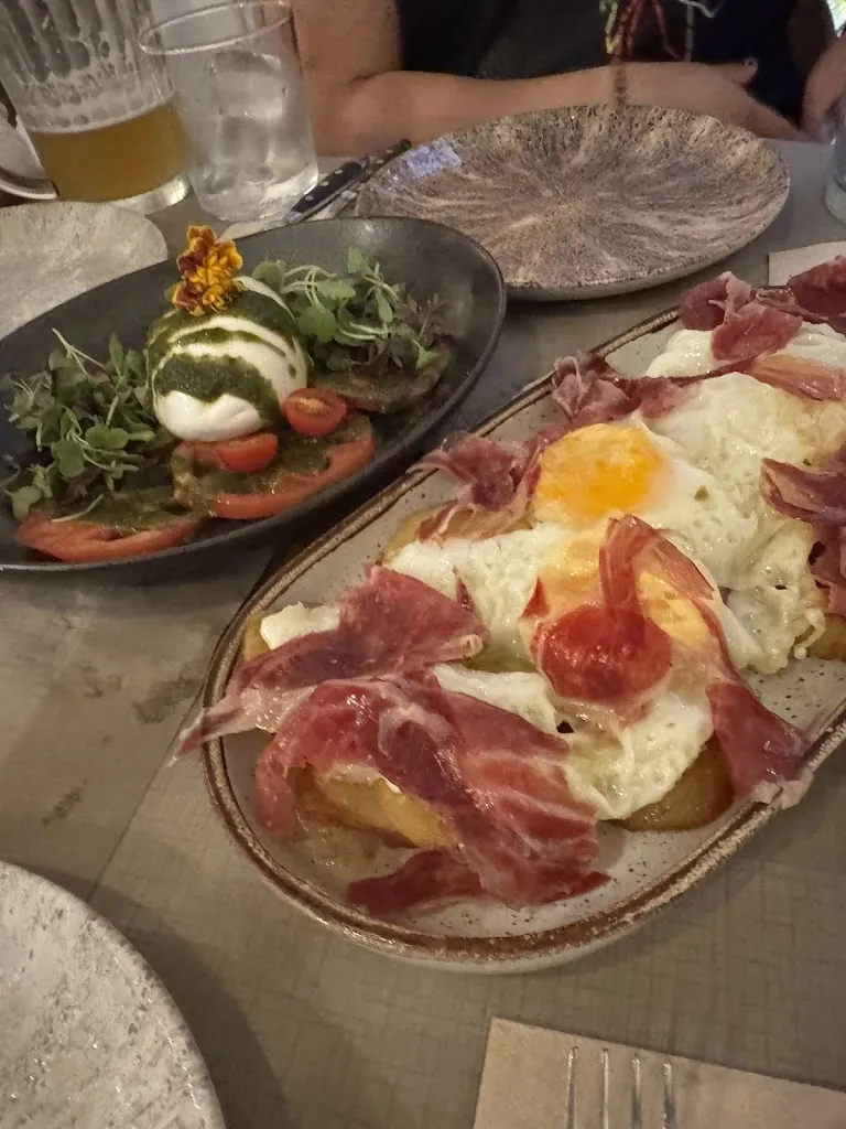 David Chu_Bar Tomeu_Sitges_recensione