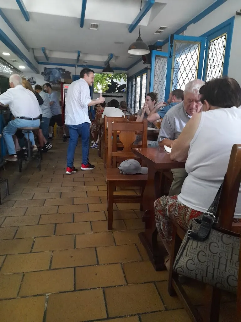 R & R_Blue Moon_Pobra do Caramiñal A_review