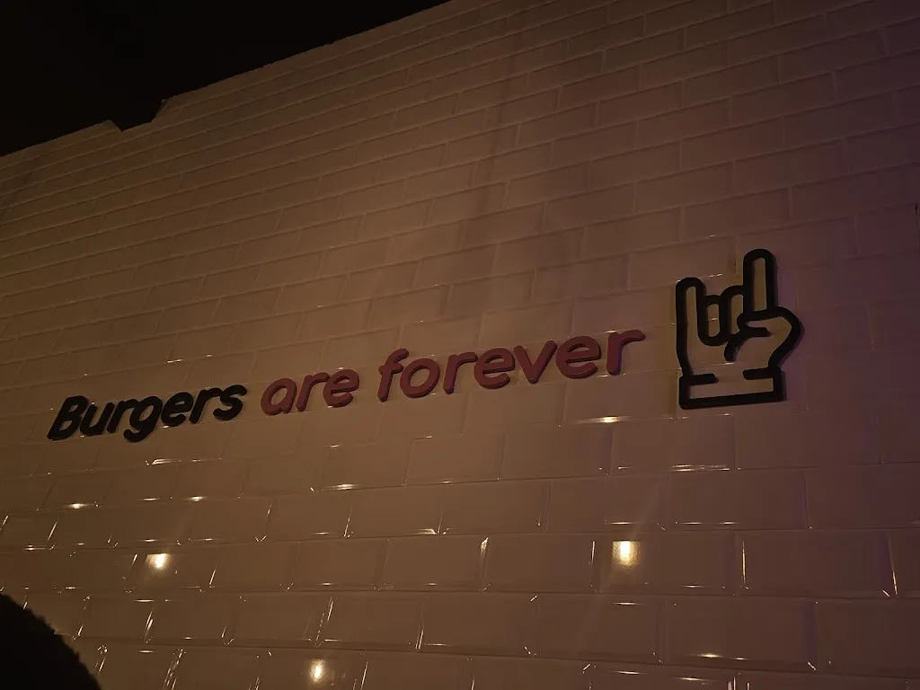 Izzie Stevens_La Tremenda_Santa Coloma de Gramenet_review