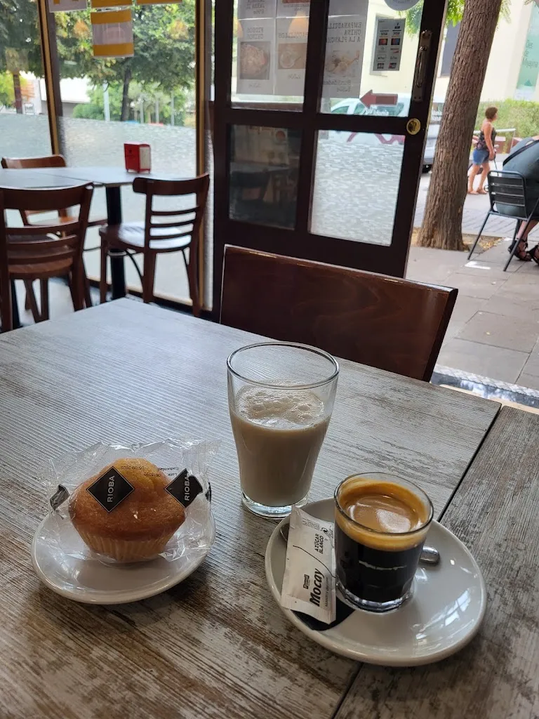 spanish armwrestler_Taula 32_Santa Coloma de Gramenet_review