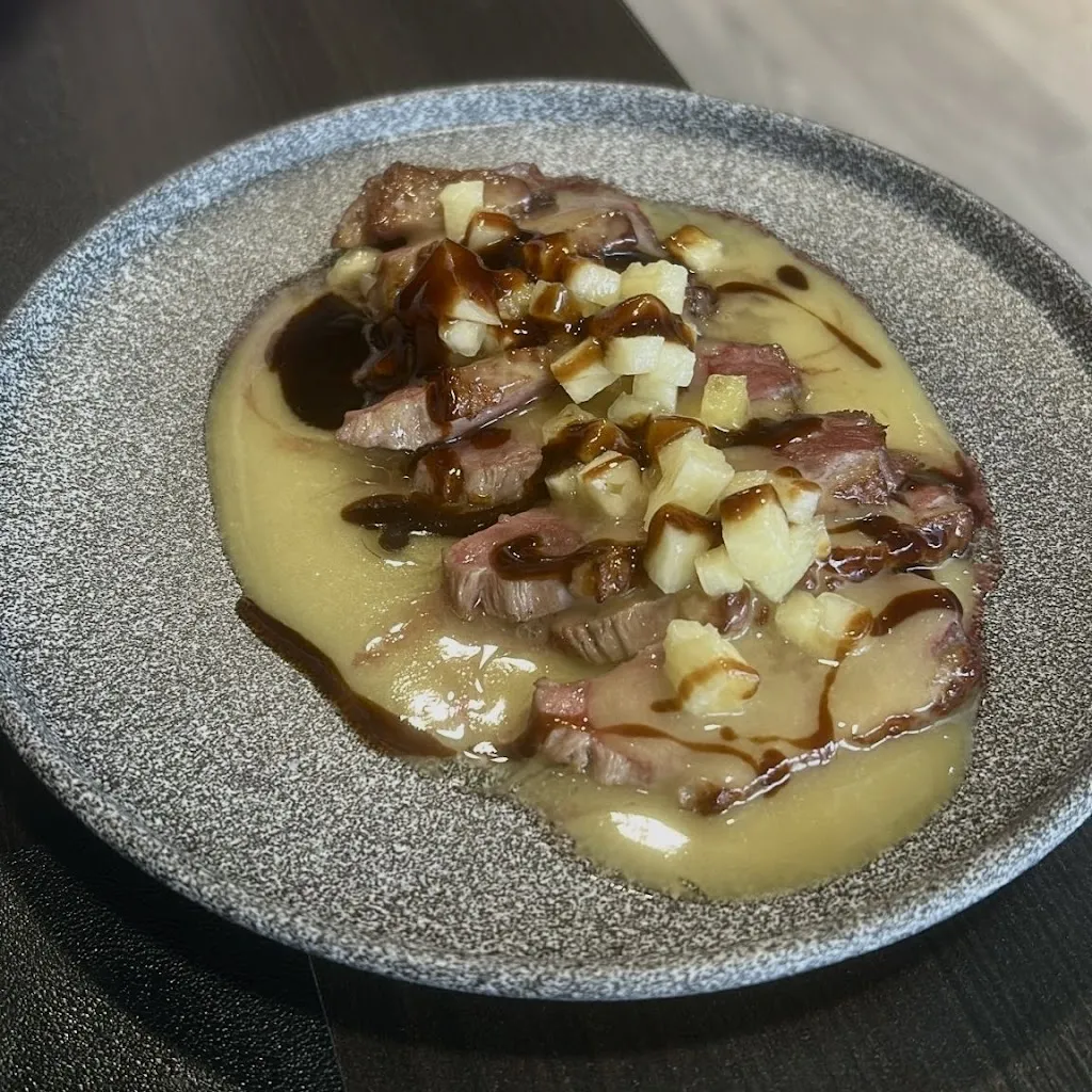 Aida Gallego Abad_AKERRA_Santa Coloma de Gramenet_review