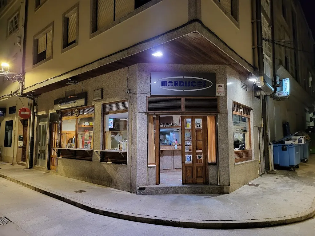 Hamburguesería y Bocatería Mordiscos restaurant in Pobra do Caramiñal A