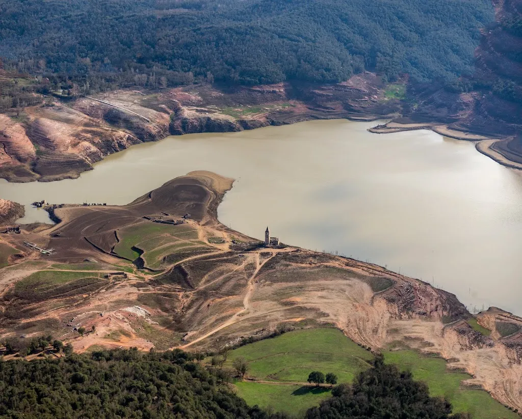 Simon Crinks_Hostal Can Nogué_Tavertet_review