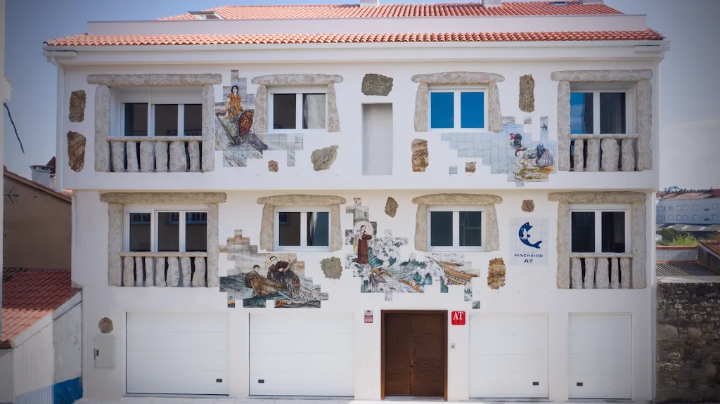 Pincheiro Apartamentos Turísticos SL restaurant in Pobra do Caramiñal A