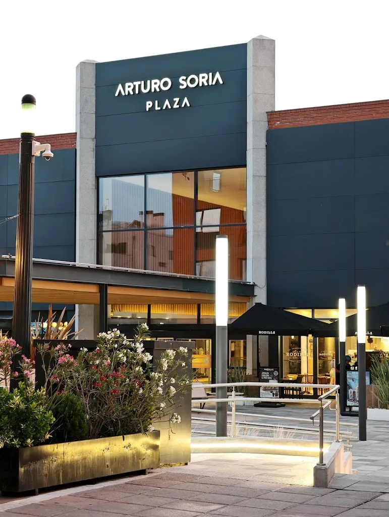 Arturo Soria Plaza restaurant in Sora