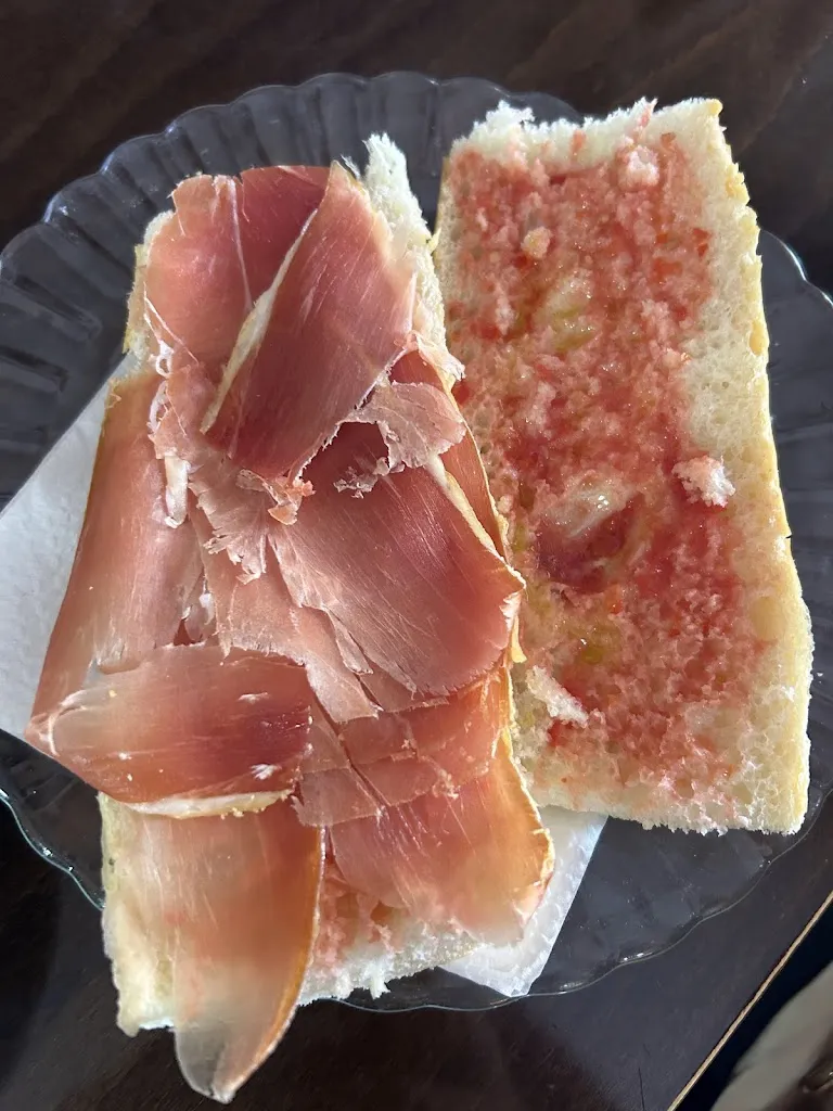 Andreu López Sancho_Tres x tr3s_Torre de Claramunt La_review