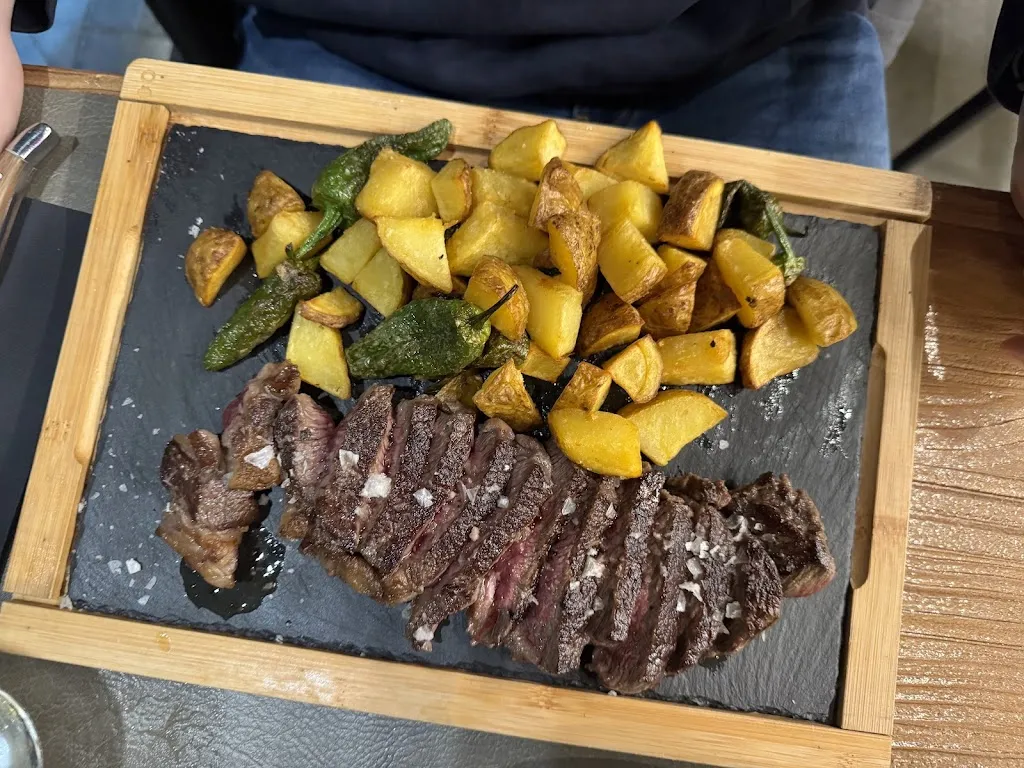 Anannya Uberoi_Restaurante Vainita Con Tostón_Veciana_recensione