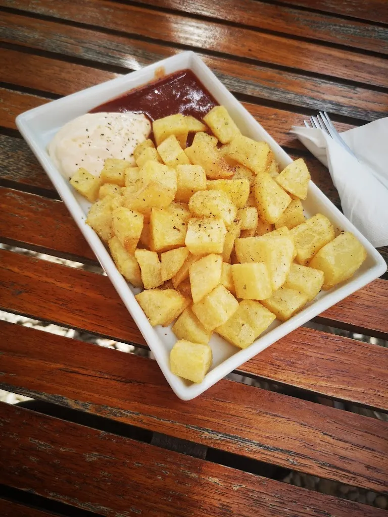 Adrian M. Bornes_Menjars L’Andreu Bar_Vallgorguina_review