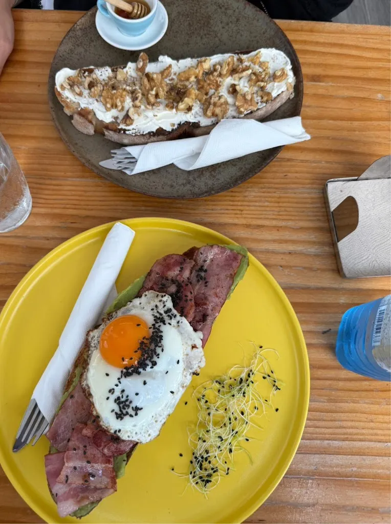 yolanda llonis garcia_Sweet & Roll_Pobra do Caramiñal A_review