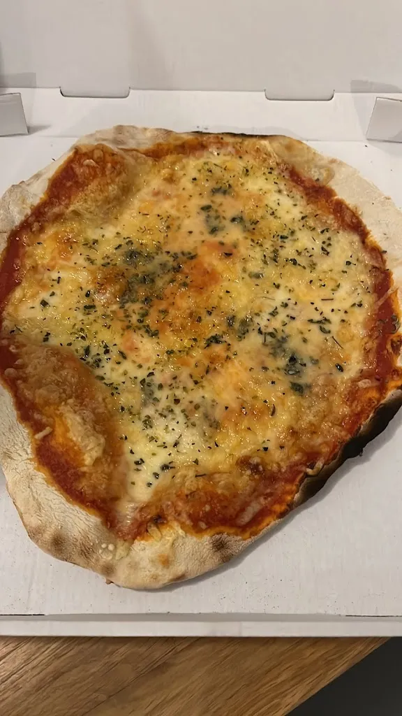 Anna A.M_Sabeer pizza burger_Vacarisses_review