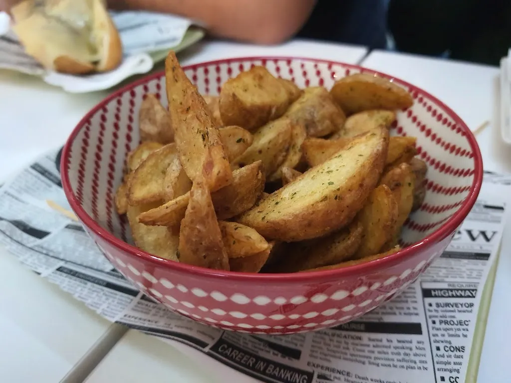 Cecilia Torres_Atxis Burger-Frankfurt_Vallirana_recensione